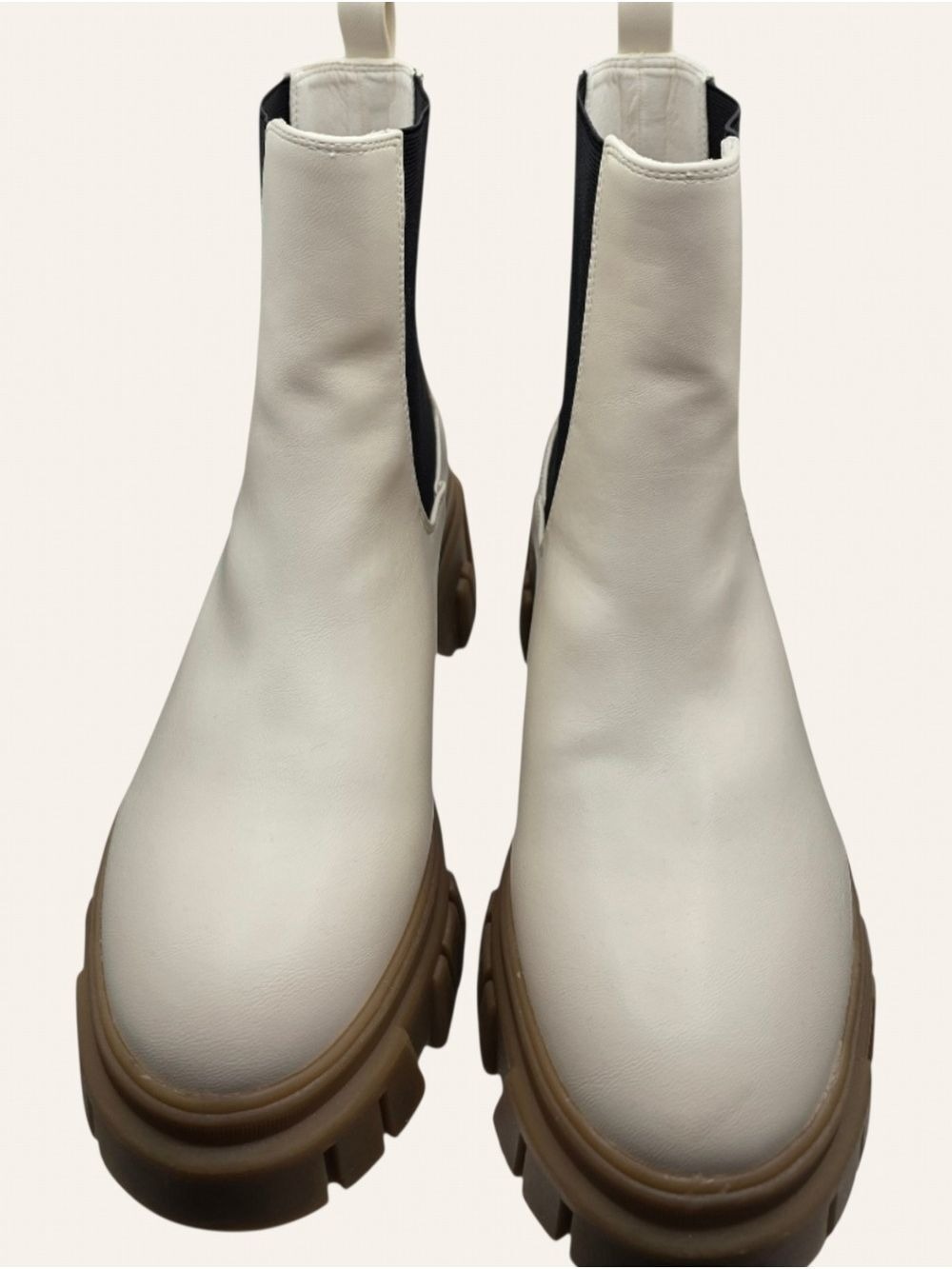 Chunky Cream Chelsea Boots Lug Sole Platform Ankle Boot 9.5 NWT
